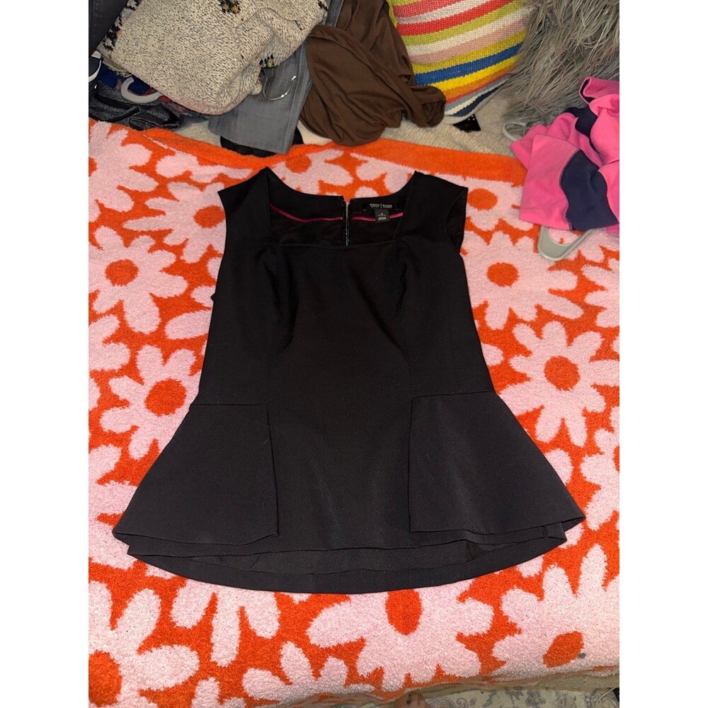 White House black market black top